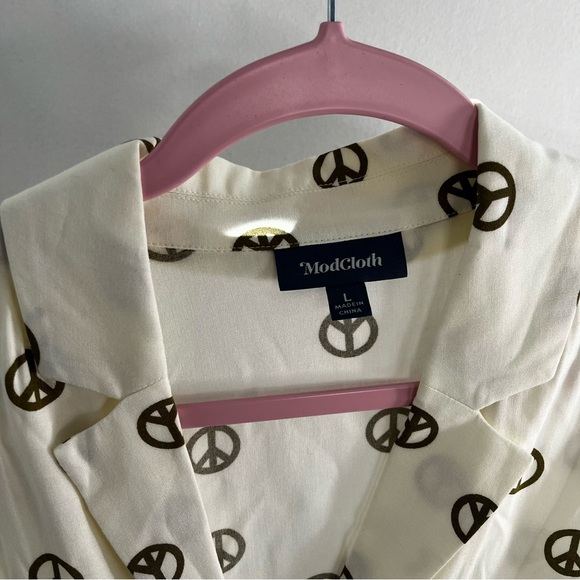 New ModCloth Tie Front Cropped Peace Sign Button Down Shirt Large - Picture 5 of 6